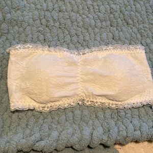 White lace strapless bra